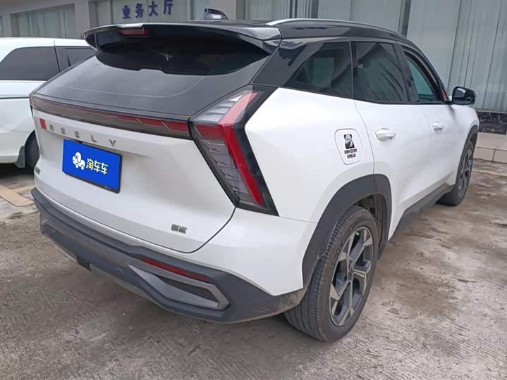 Фото 3 - Geely Atlas L