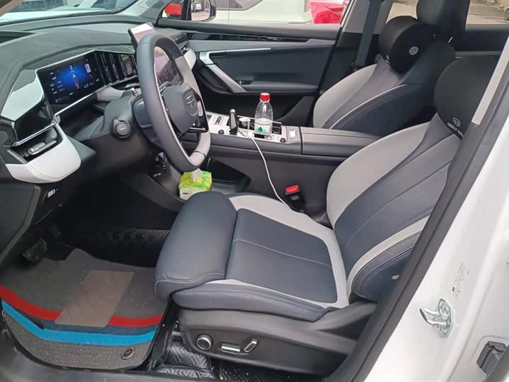 Фото 9 - Geely Atlas L