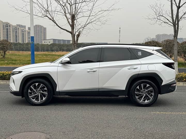 Фото 3 - Hyundai Tucson L