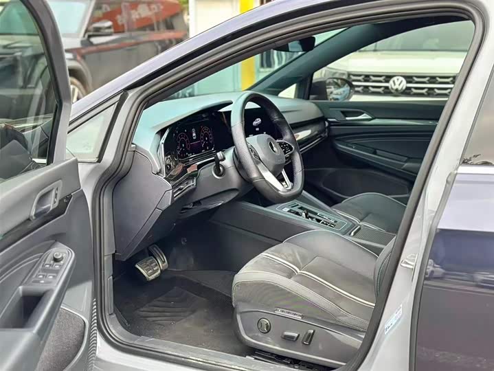 Фото 5 - Volkswagen Golf