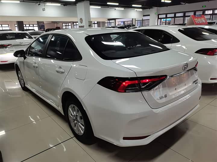 Фото 5 - Toyota Corolla