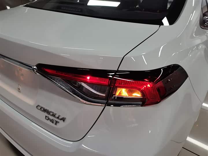 Фото 8 - Toyota Corolla