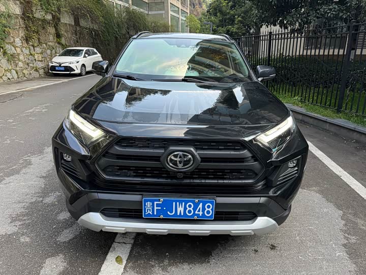 Фото 2 - Toyota RAV4