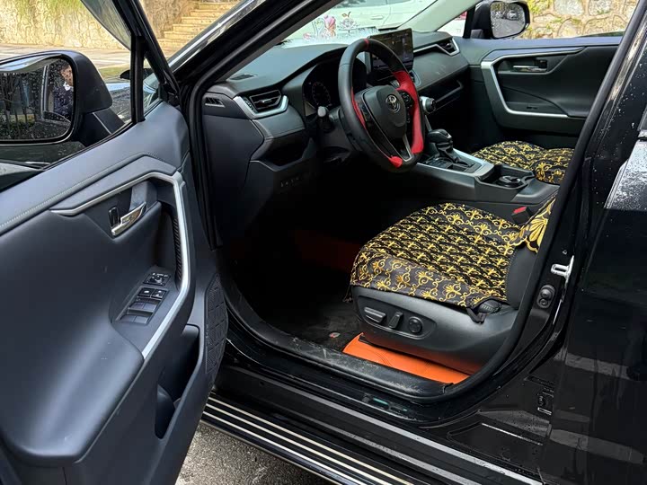 Фото 5 - Toyota RAV4