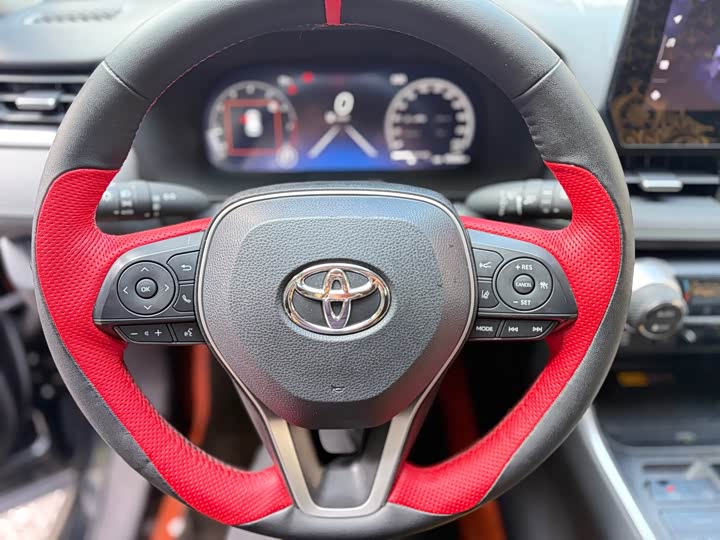 Фото 6 - Toyota RAV4