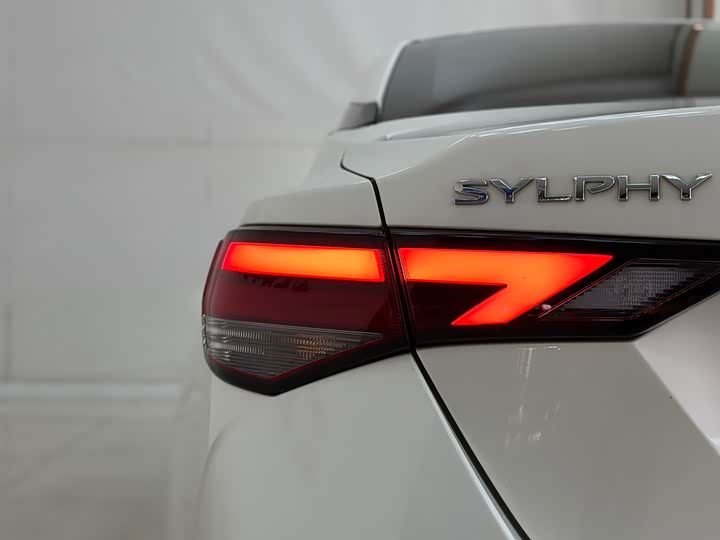 Фото 8 - Nissan Sylphy