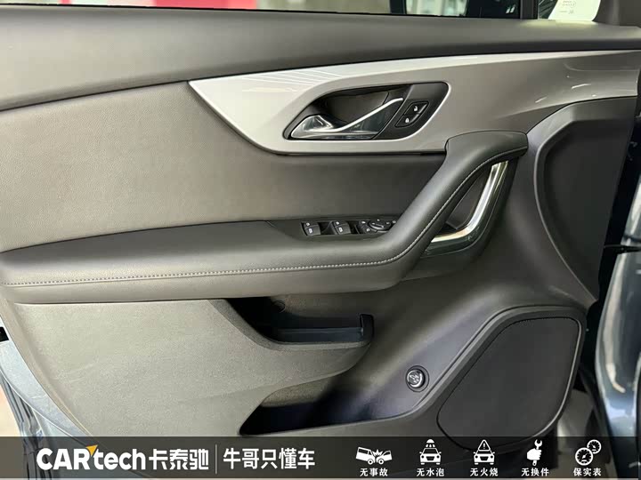 Фото 8 - Chevrolet Blazer