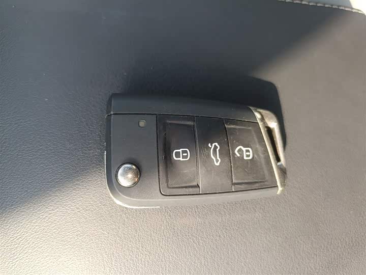 Фото 9 - Volkswagen T-Roc