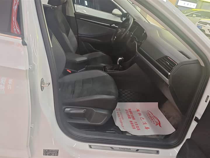 Фото 8 - Volkswagen Sagitar L