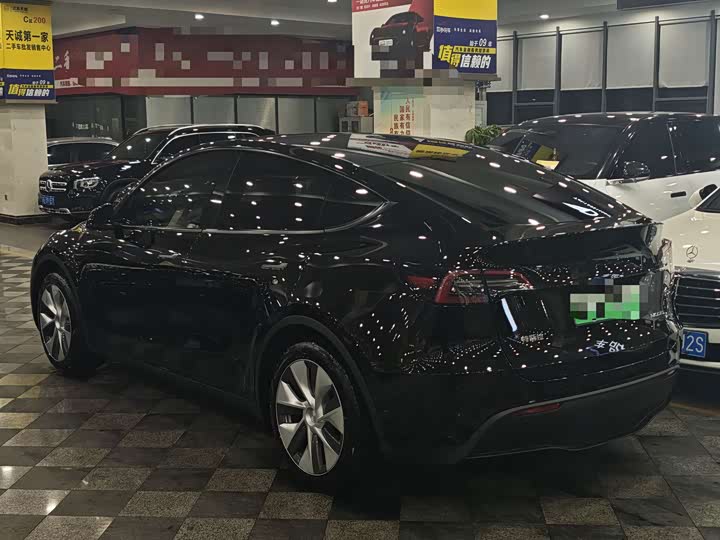 Фото 2 - Tesla Model Y