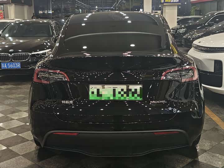 Фото 3 - Tesla Model Y