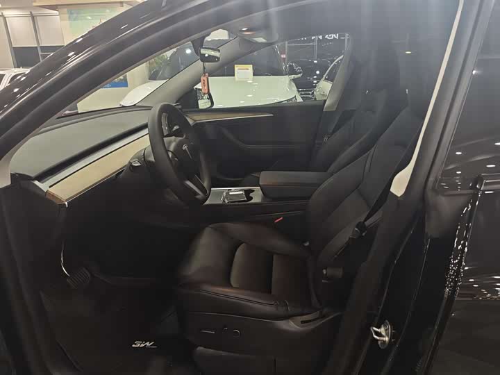 Фото 6 - Tesla Model Y