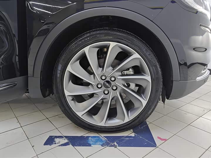 Фото 6 - Lincoln Nautilus