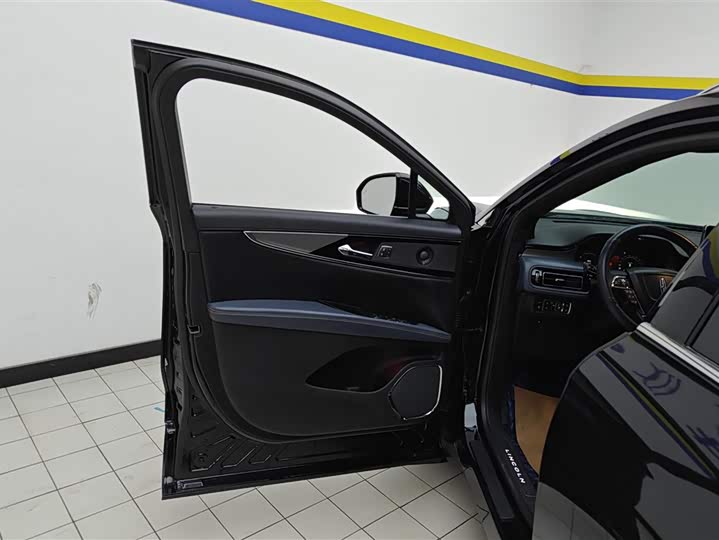 Фото 7 - Lincoln Nautilus