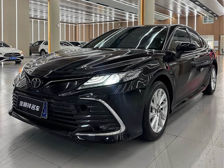 Фото 1 - Toyota Camry