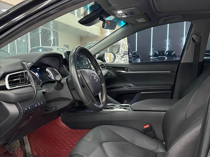 Фото 3 - Toyota Camry