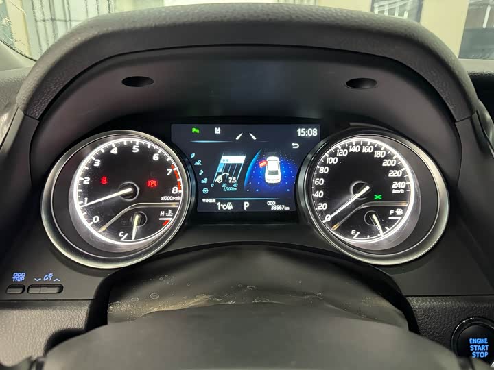 Фото 4 - Toyota Camry