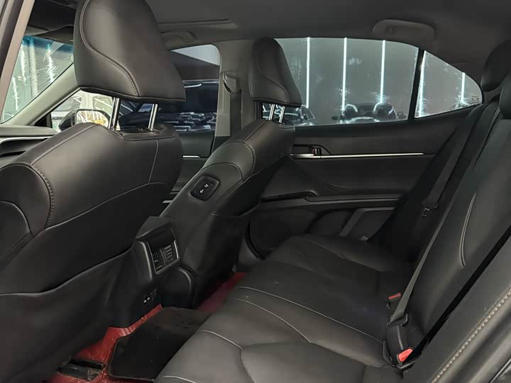 Фото 5 - Toyota Camry