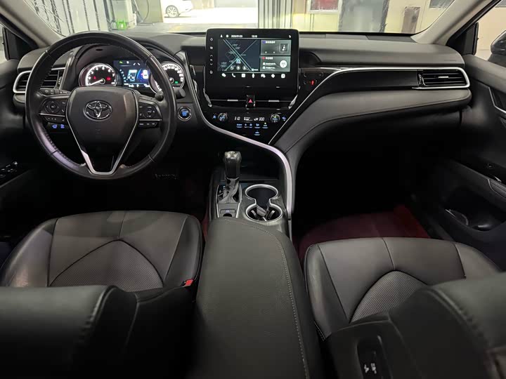 Фото 6 - Toyota Camry