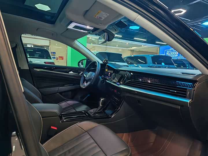 Фото 7 - Volkswagen Passat