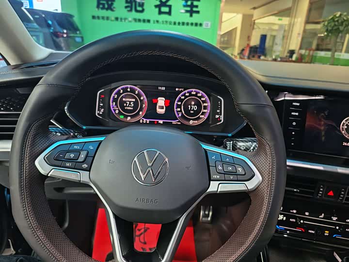 Фото 8 - Volkswagen Passat