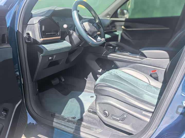 Фото 7 - Geely Monjaro