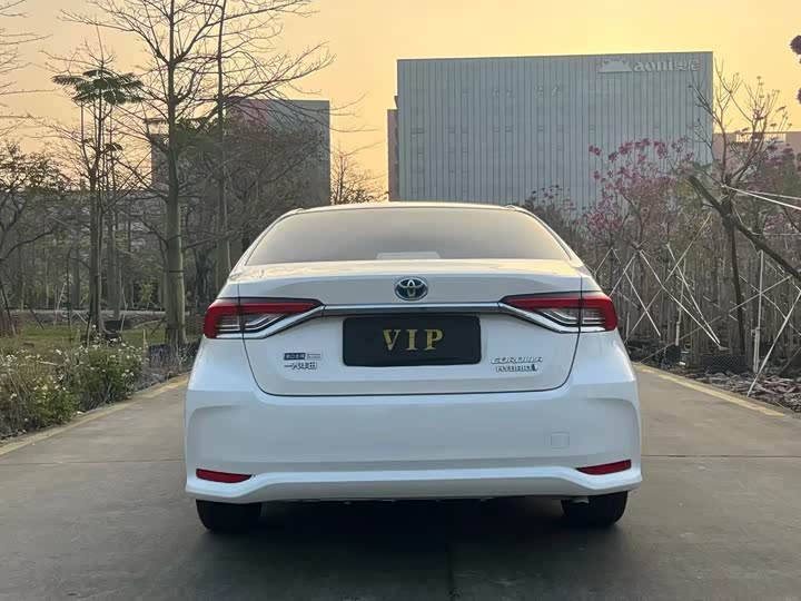 Фото 8 - Toyota Corolla