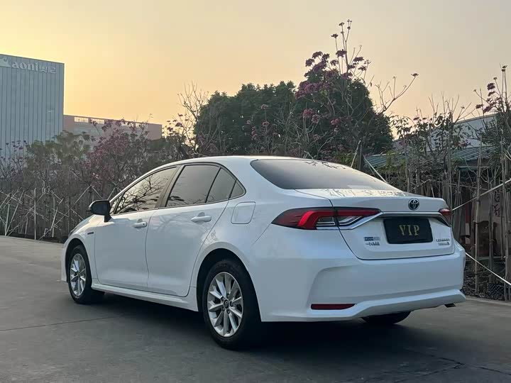 Фото 9 - Toyota Corolla