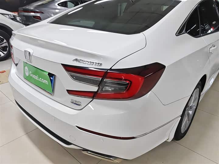 Фото 8 - Honda Accord