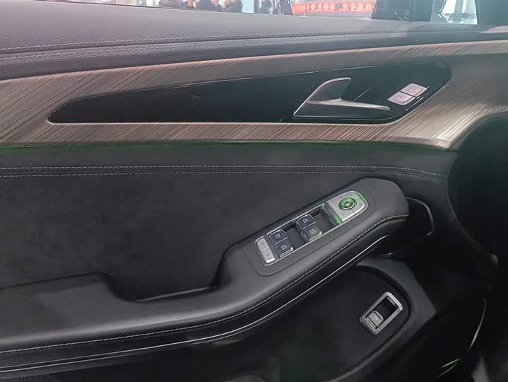 Фото 7 - Hongqi H9