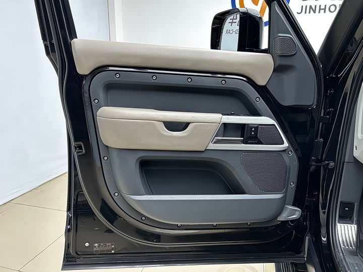 Фото 4 - Land Rover Defender