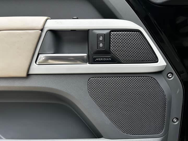 Фото 9 - Land Rover Defender