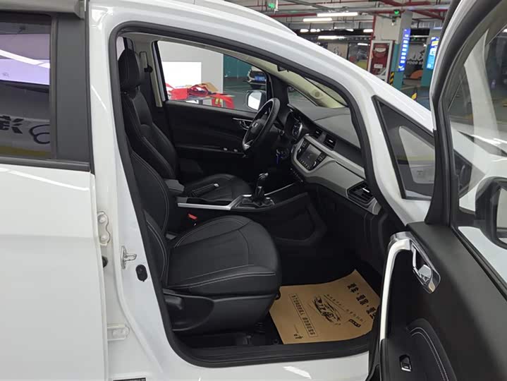 Фото 8 - Geely Vision X3