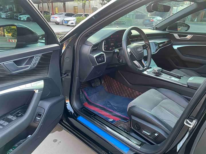 Фото 4 - Audi A6L