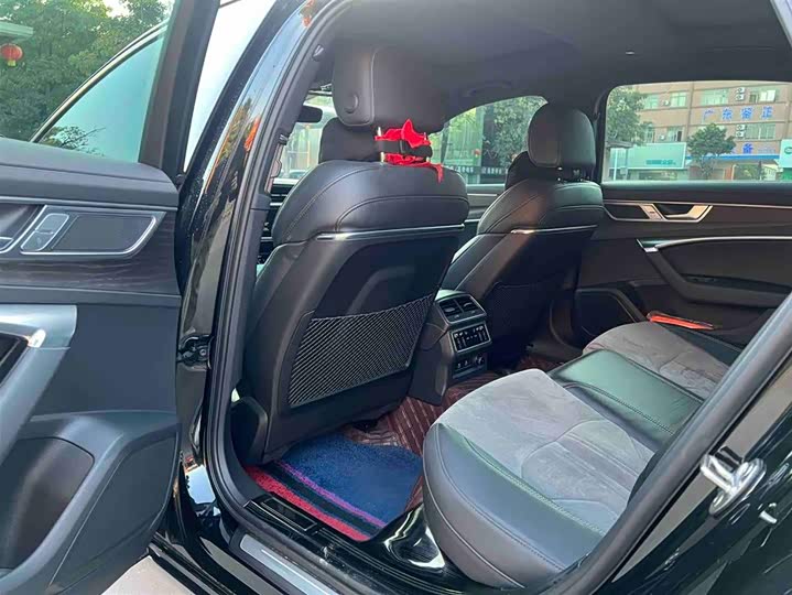 Фото 5 - Audi A6L