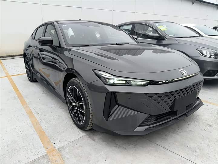 Фото 4 - Changan UNI-V Hybrid