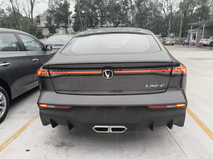 Фото 6 - Changan UNI-V Hybrid