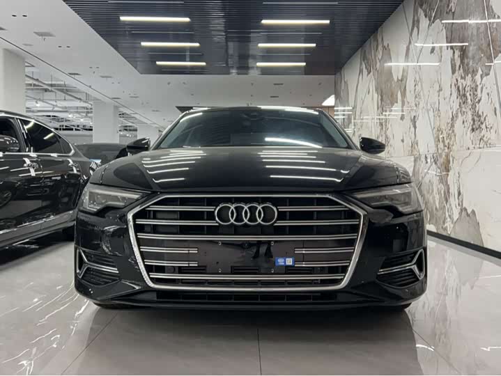 Фото 1 - Audi A6L
