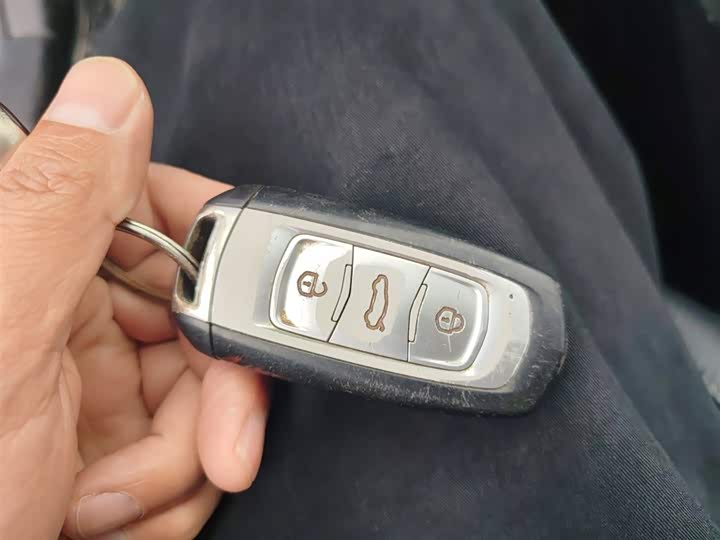 Фото 9 - Geely Atlas