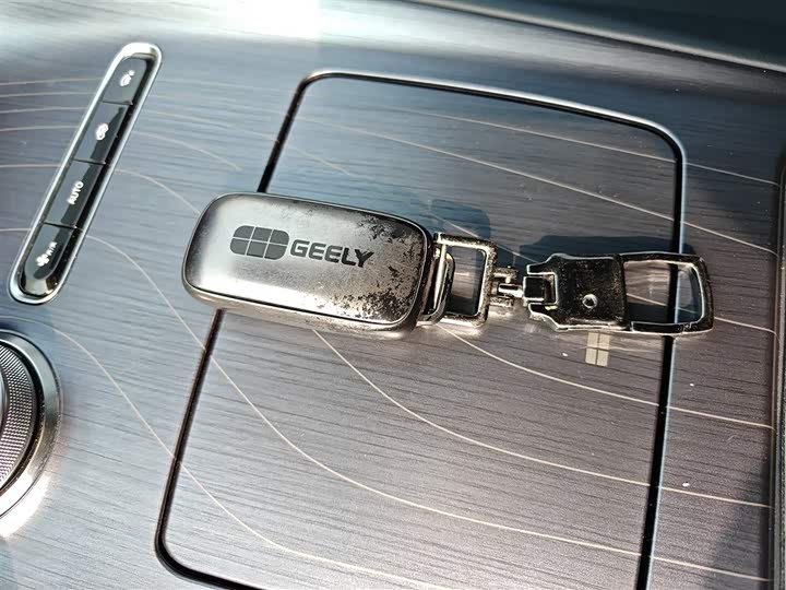 Фото 9 - Geely Galaxy E5