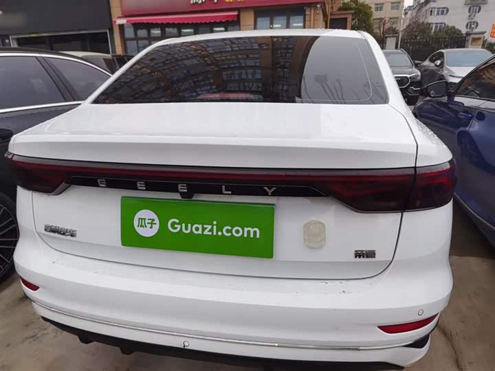 Фото 6 - Geely Emgrand