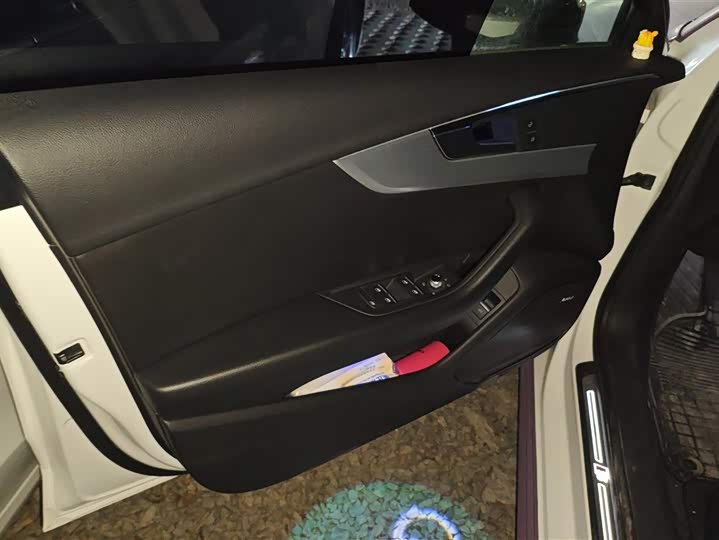 Фото 7 - Audi A4L