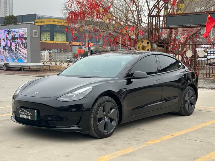 Фото 1 - Tesla Model 3