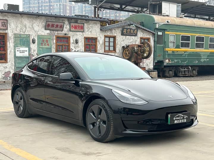 Фото 3 - Tesla Model 3