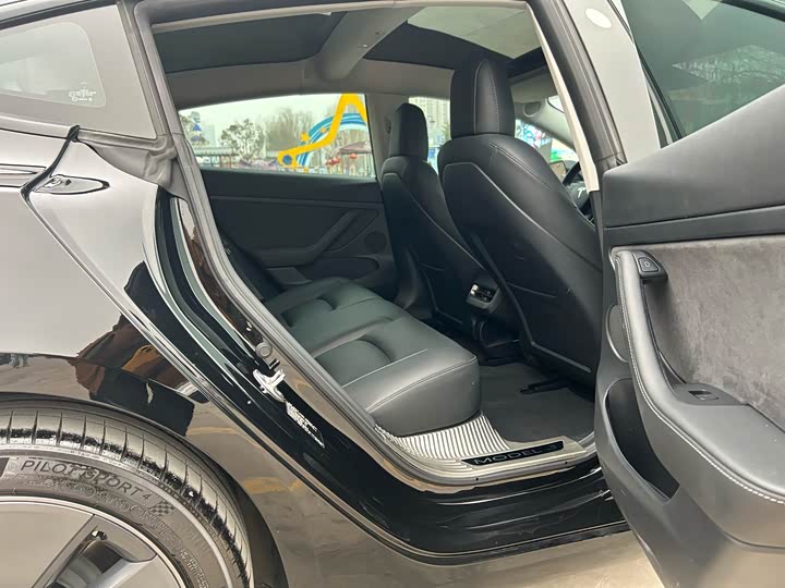 Фото 8 - Tesla Model 3