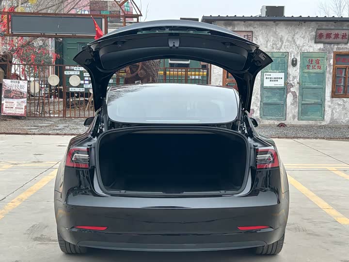 Фото 9 - Tesla Model 3