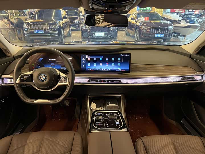 Фото 5 - BMW i7