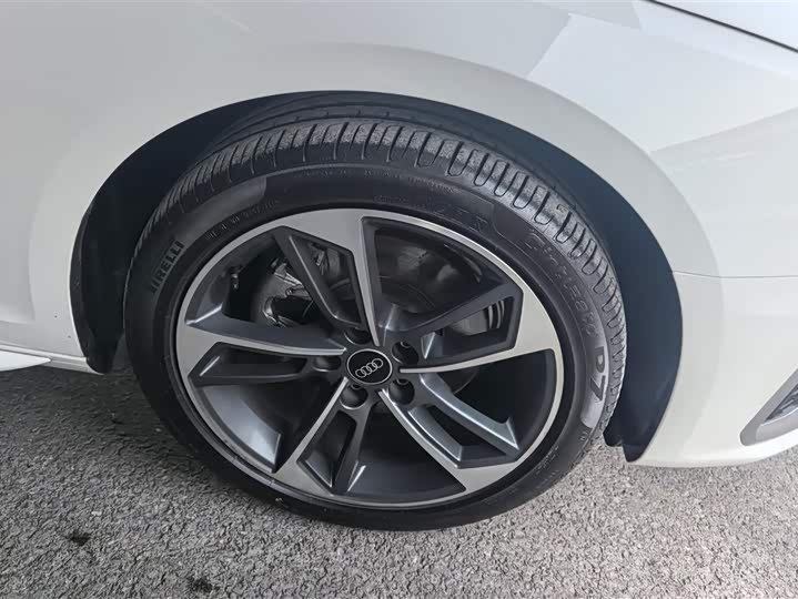 Фото 6 - Audi A4L