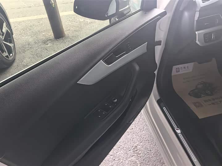 Фото 7 - Audi A4L