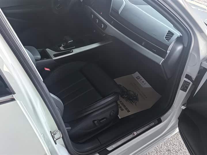 Фото 8 - Audi A4L